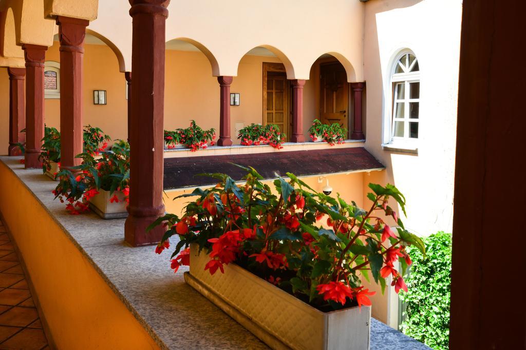 Boardinghouse Pfarrkirchen Hotel ภายนอก รูปภาพ