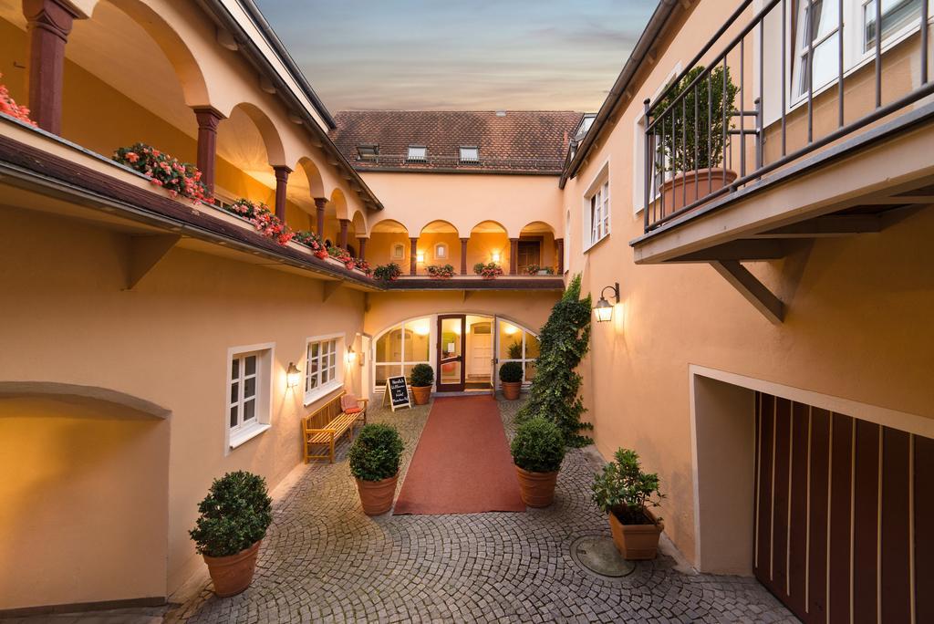 Boardinghouse Pfarrkirchen Hotel ภายนอก รูปภาพ