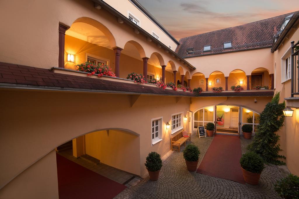 Boardinghouse Pfarrkirchen Hotel ภายนอก รูปภาพ