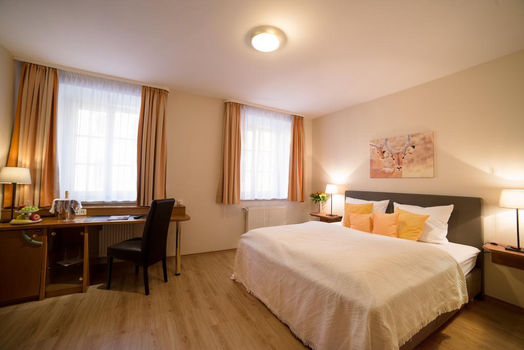 Boardinghouse Pfarrkirchen Hotel ภายนอก รูปภาพ